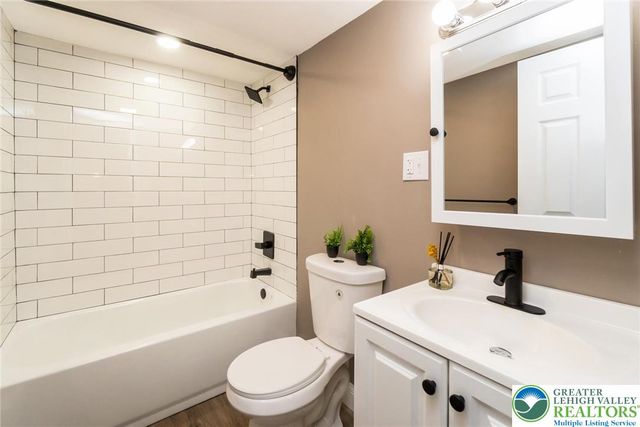 1019 Howertown Road, North Catasauqua Bor, PA 18032