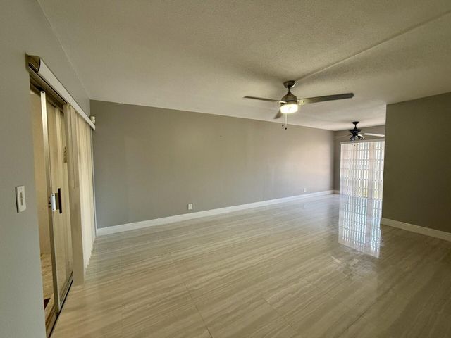 26 Golfs Edge A, West Palm Beach, FL 33417