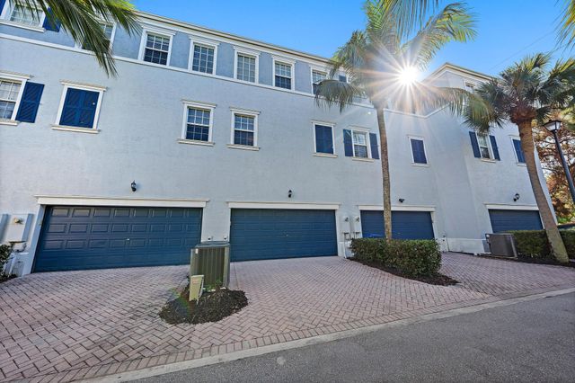 238 W Thatch Palm Circle, Jupiter, FL 33458