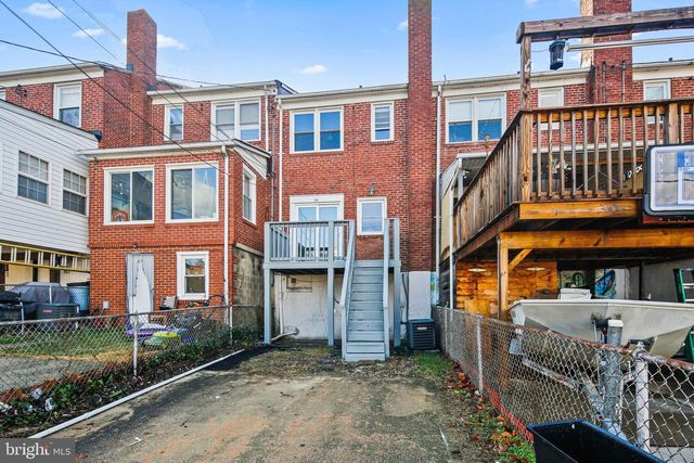 165 HAMPSHIRE, Essex, MD 21221