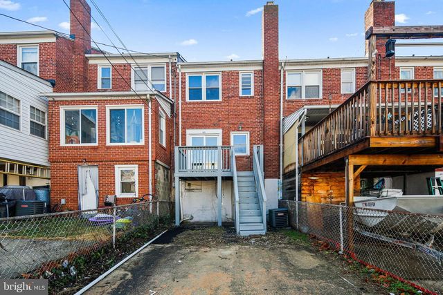 165 HAMPSHIRE, Essex, MD 21221