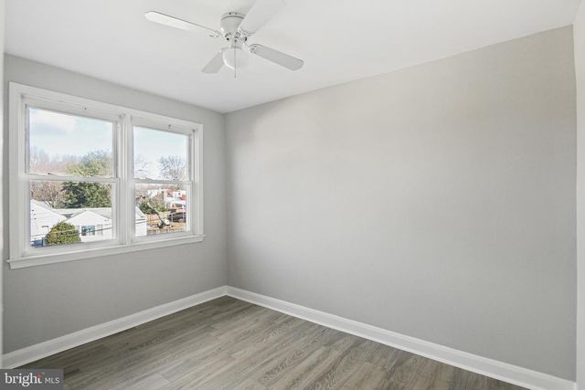 165 HAMPSHIRE, Essex, MD 21221