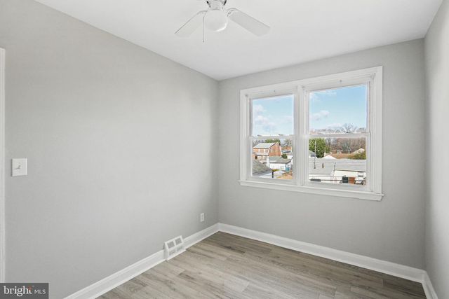 165 HAMPSHIRE, Essex, MD 21221