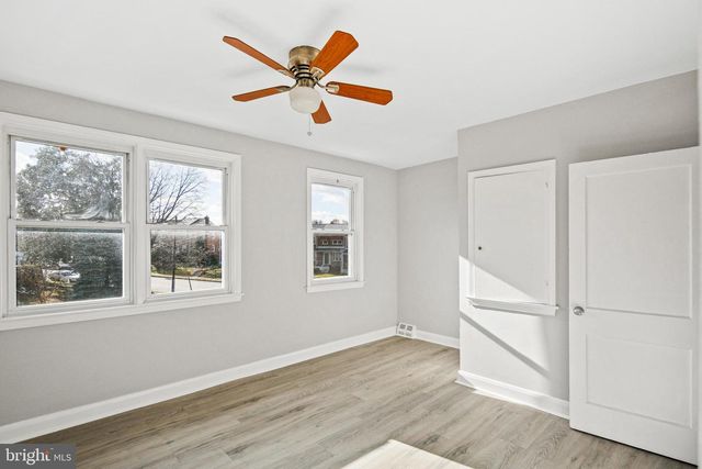 165 HAMPSHIRE, Essex, MD 21221