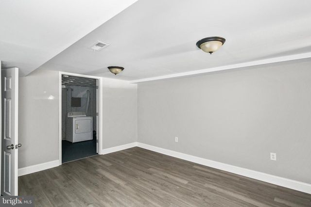 165 HAMPSHIRE, Essex, MD 21221