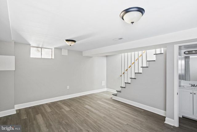 165 HAMPSHIRE, Essex, MD 21221