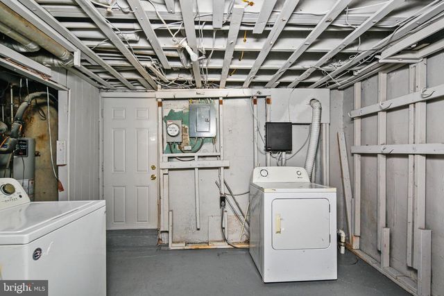 165 HAMPSHIRE, Essex, MD 21221