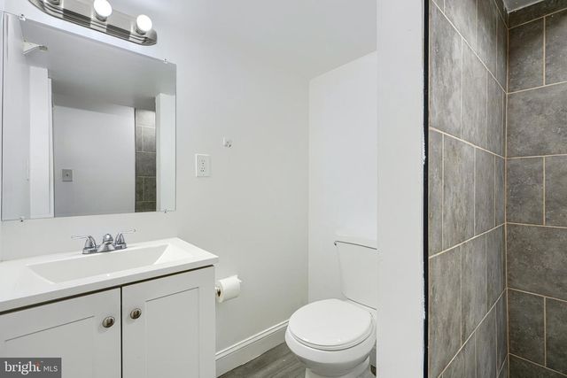 165 HAMPSHIRE, Essex, MD 21221