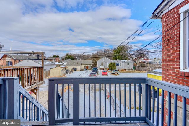 165 HAMPSHIRE, Essex, MD 21221