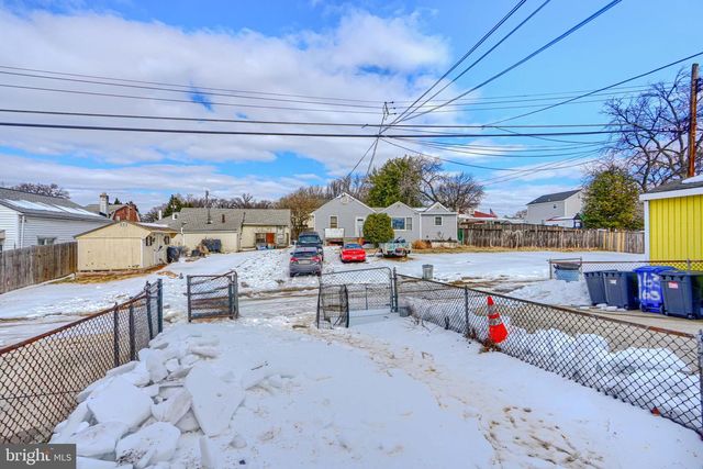 165 HAMPSHIRE, Essex, MD 21221