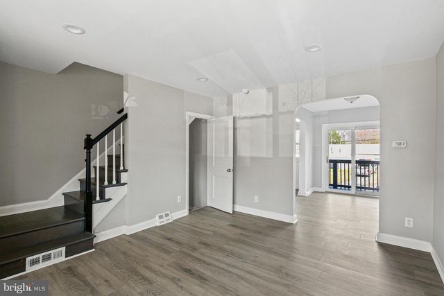 165 HAMPSHIRE, Essex, MD 21221