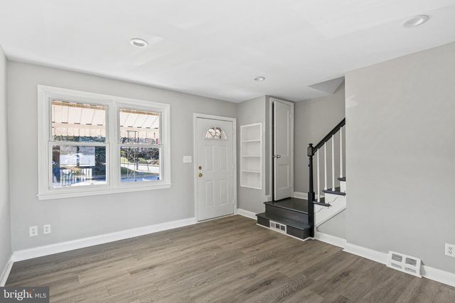 165 HAMPSHIRE, Essex, MD 21221