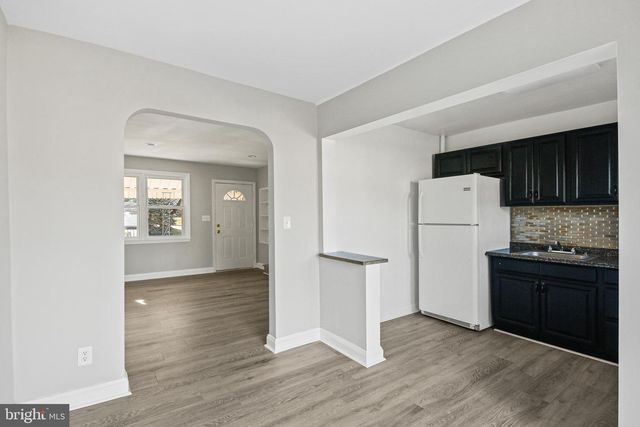 165 HAMPSHIRE, Essex, MD 21221