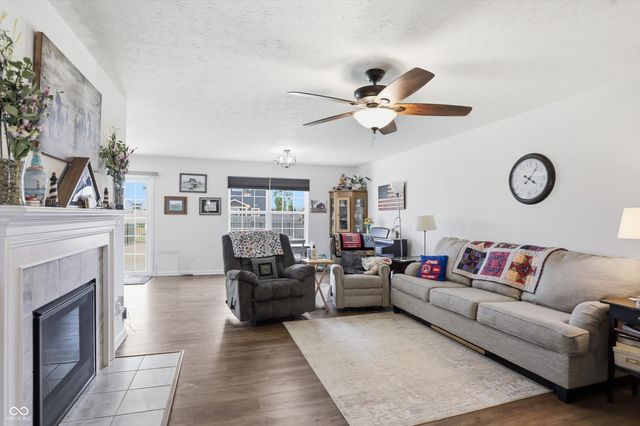 5673 Broadcaster Lane, Plainfield, IN 46168