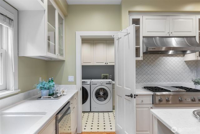 7626 NE 8th Street, Medina, WA 98039