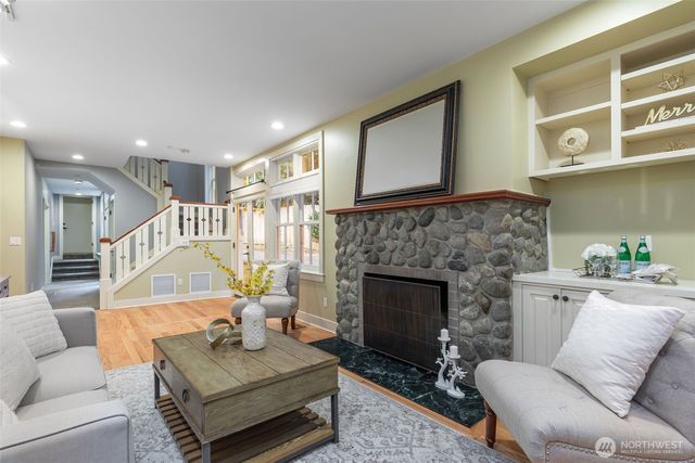 7626 NE 8th Street, Medina, WA 98039