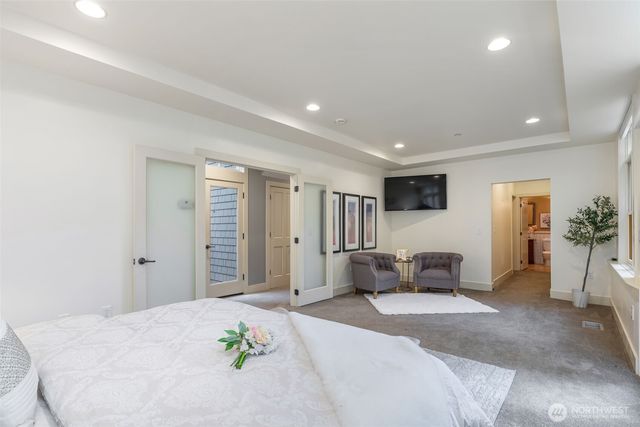 7626 NE 8th Street, Medina, WA 98039