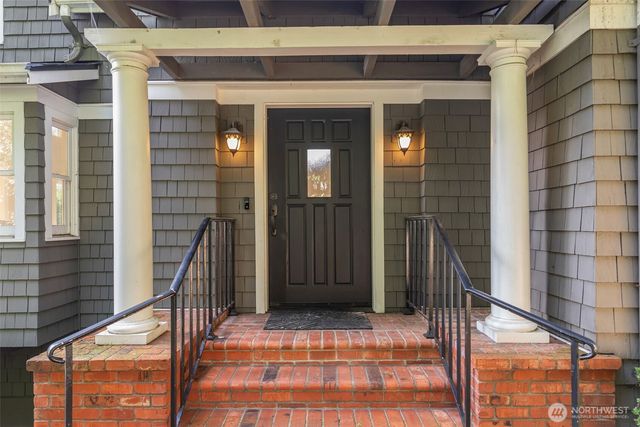 7626 NE 8th Street, Medina, WA 98039