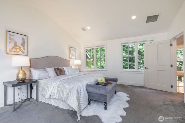 7626 NE 8th Street, Medina, WA 98039