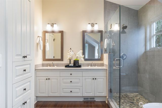 7626 NE 8th Street, Medina, WA 98039