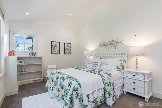 7626 NE 8th Street, Medina, WA 98039