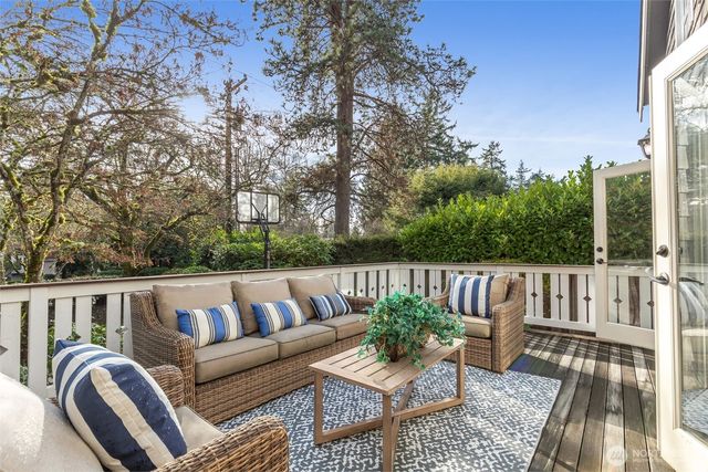 7626 NE 8th Street, Medina, WA 98039