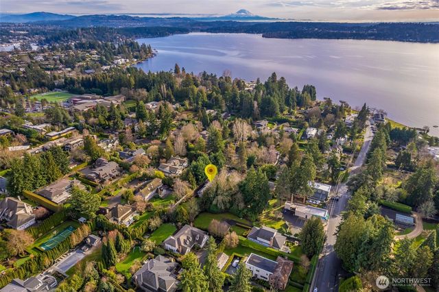 7626 NE 8th Street, Medina, WA 98039