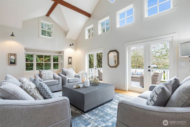 7626 NE 8th Street, Medina, WA 98039