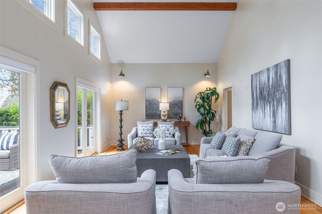 7626 NE 8th Street, Medina, WA 98039