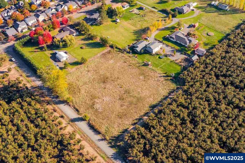 Image 12 of property listing at 0 NE Cullen Rd, Newberg, OR 97132