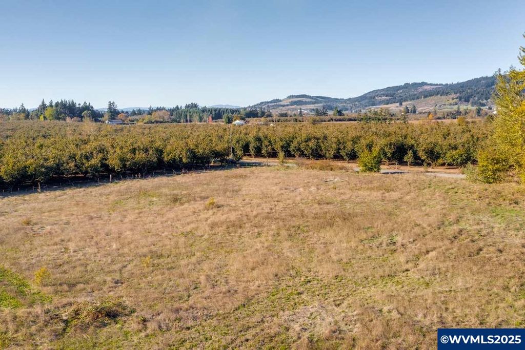 Image 8 of property listing at 0 NE Cullen Rd, Newberg, OR 97132