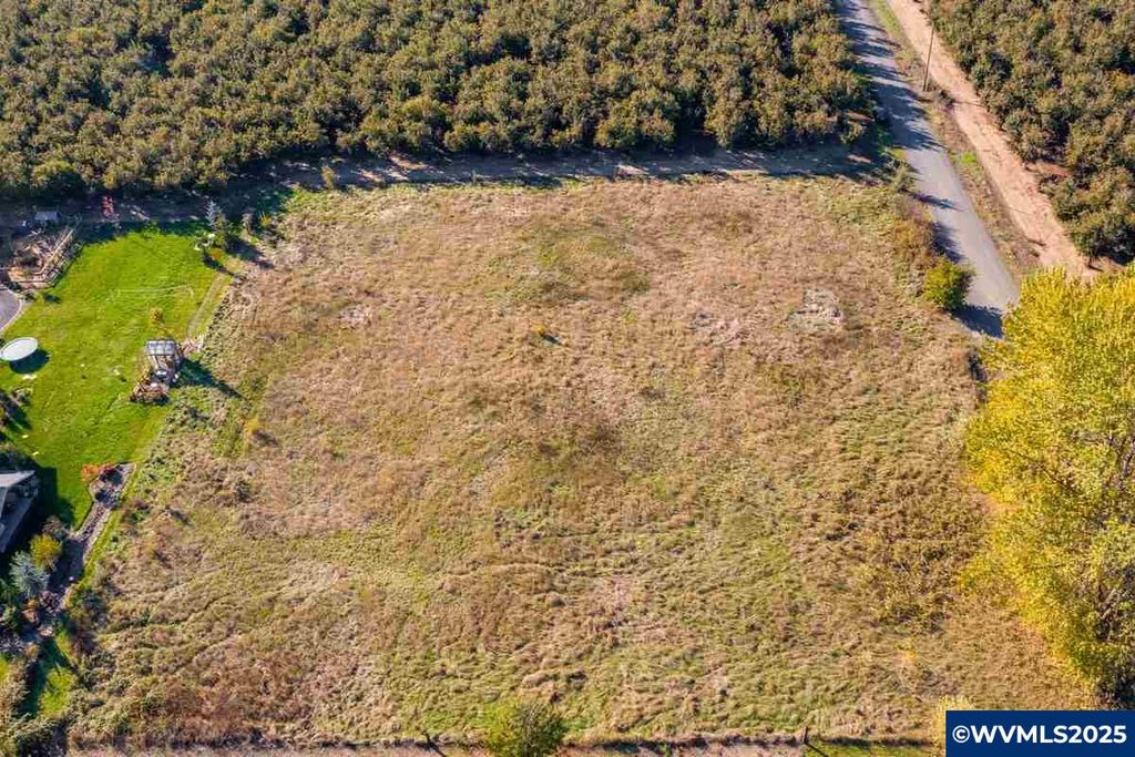 Image 9 of property listing at 0 NE Cullen Rd, Newberg, OR 97132