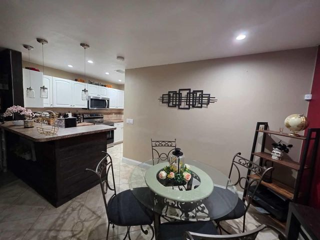 10046 WINDING LAKE Road 202, Sunrise, FL 33351