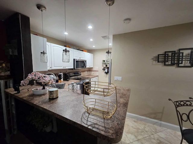 10046 WINDING LAKE Road 202, Sunrise, FL 33351