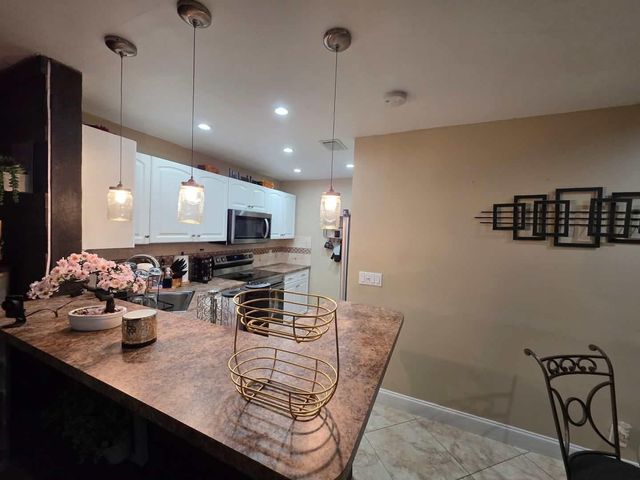 10046 WINDING LAKE Road 202, Sunrise, FL 33351