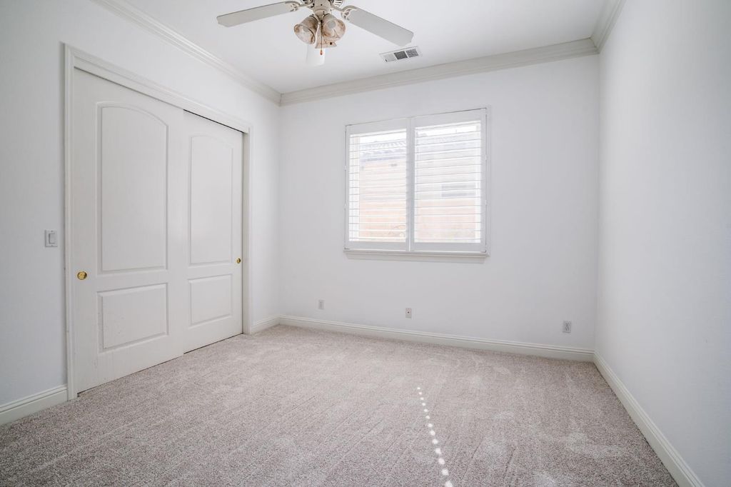 Image 18 of property listing at 10637 N Lochmoor Lane, Fresno, CA 93730