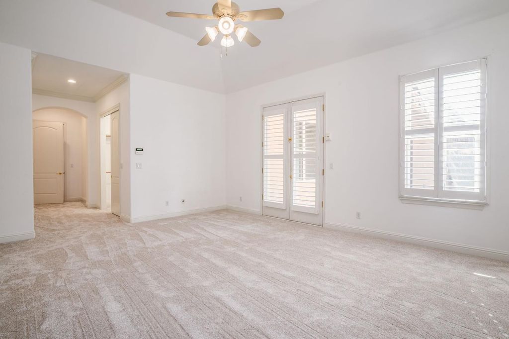 Image 20 of property listing at 10637 N Lochmoor Lane, Fresno, CA 93730