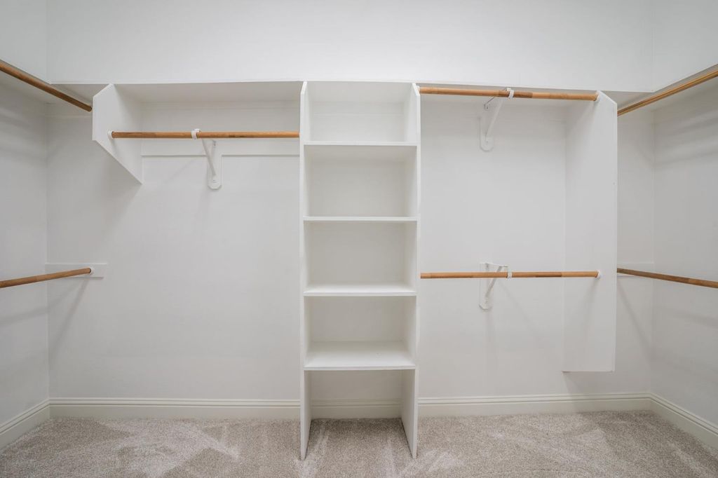 Image 21 of property listing at 10637 N Lochmoor Lane, Fresno, CA 93730