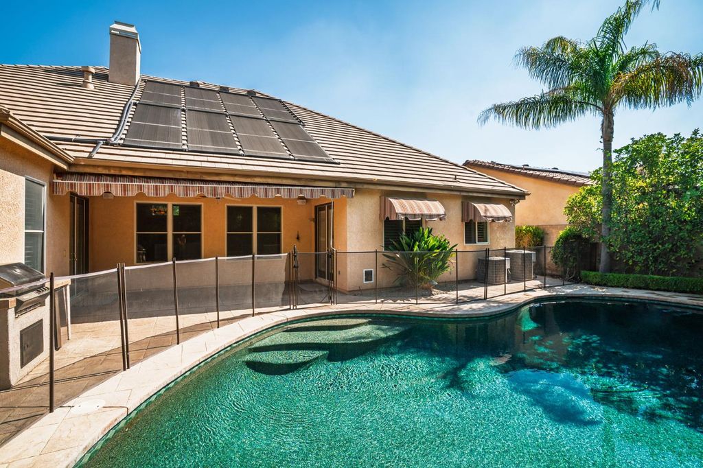 Image 23 of property listing at 10637 N Lochmoor Lane, Fresno, CA 93730