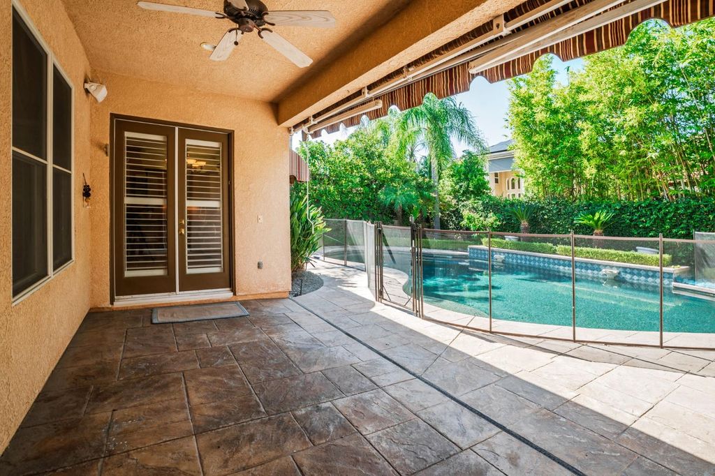 Image 25 of property listing at 10637 N Lochmoor Lane, Fresno, CA 93730