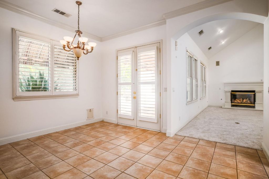 Image 8 of property listing at 10637 N Lochmoor Lane, Fresno, CA 93730