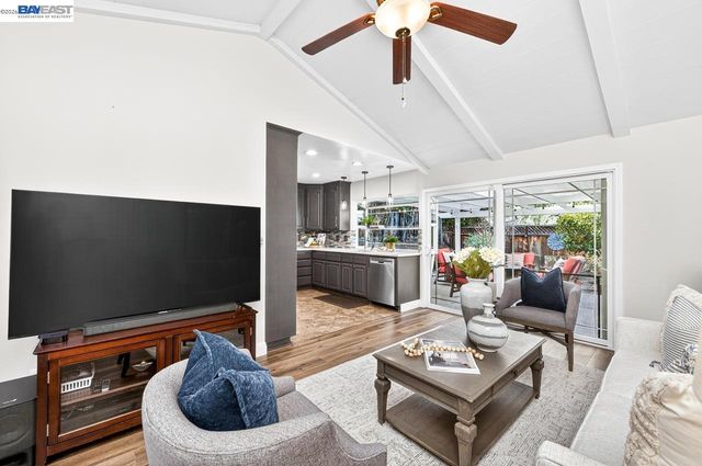 1237 Concord St, Pleasanton, CA 94566