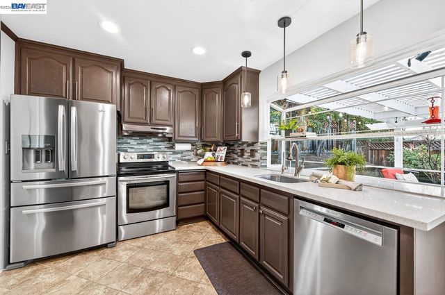 1237 Concord St, Pleasanton, CA 94566