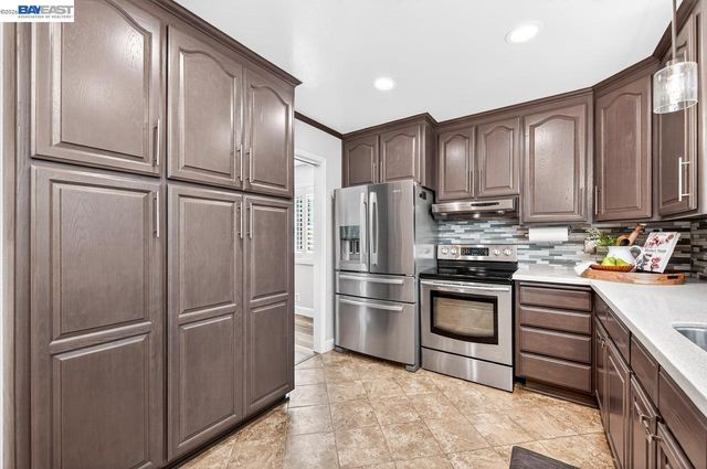 1237 Concord St, Pleasanton, CA 94566