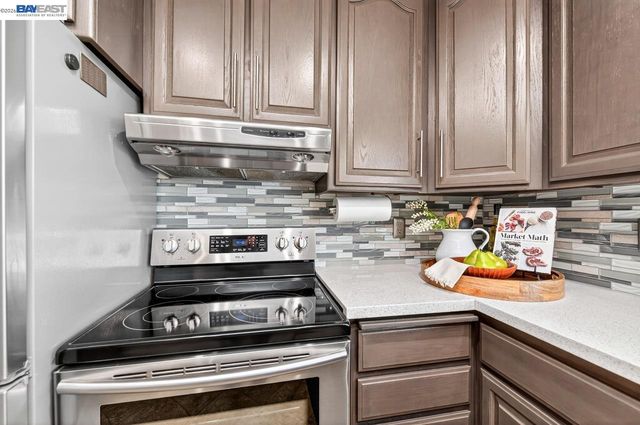 1237 Concord St, Pleasanton, CA 94566