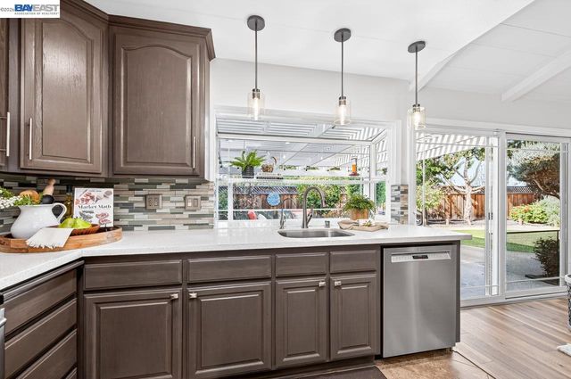 1237 Concord St, Pleasanton, CA 94566