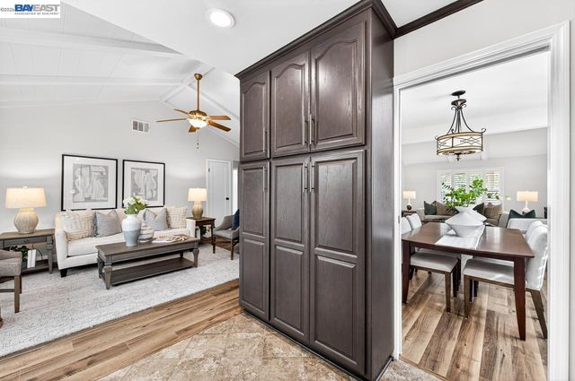 1237 Concord St, Pleasanton, CA 94566