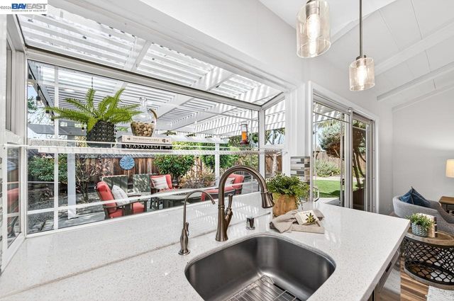 1237 Concord St, Pleasanton, CA 94566