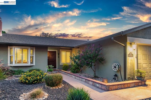 1237 Concord St, Pleasanton, CA 94566