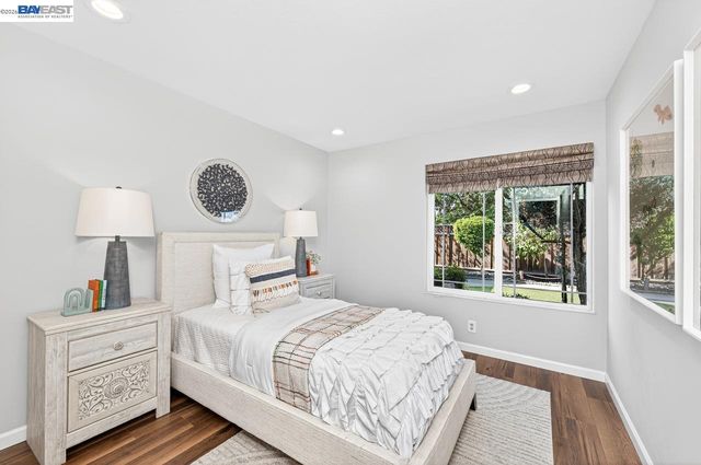 1237 Concord St, Pleasanton, CA 94566